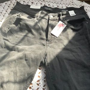 NWT Judy blue midrise skinny